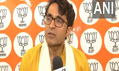 BJP के प्रदीप भंडारी ने कोलकाता बलात्कार मामले पर टीएमसी पर निशाना साधा BJP के प्रदीप भंडारी ने कोलकाता बलात्कार मामले पर टीएमसी पर निशाना साधा