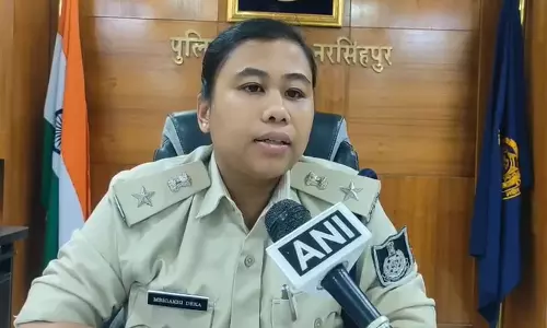 Narsinghpur में व्यक्ति ने महिला का गला रेत दिया, गिरफ्तार Narsinghpur में व्यक्ति ने महिला का गला रेत दिया, गिरफ्तार