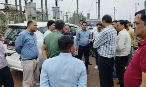 भारी बारिश के बीच कलेक्टर-एसएसपी ने रायपुर शहर का किया निरीक्षण