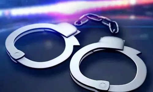 इंदौर में चोरी के आरोप में महिला समेत तीन लोग गिरफ्तार; 6.75 लाख की नकदी और बाइक बरामद
