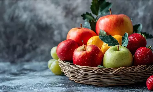 Monsoon Diet Tips: मानसून में अपनी डाइट में शामिल करें ये 4 चीजें, संपूर्ण स्वास्थ्य के लिए होगा फायदेमंद Monsoon Diet Tips: मानसून में अपनी डाइट में शामिल करें ये 4 चीजें, संपूर्ण स्वास्थ्य के लिए होगा फायदेमंद