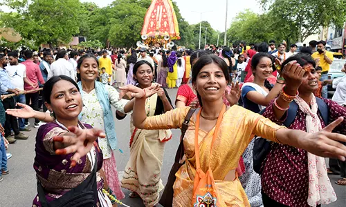 रथ यात्रा देखने के लिए दुनियाभर से श्रद्धालु Puri पहुंचे रथ यात्रा देखने के लिए दुनियाभर से श्रद्धालु Puri पहुंचे