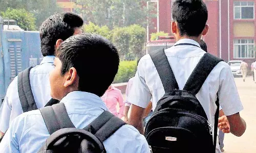 स्कूल न जाने वाले बच्चों के लिए विशेष सेल बनाएं: दिल्ली सरकार का निर्देश