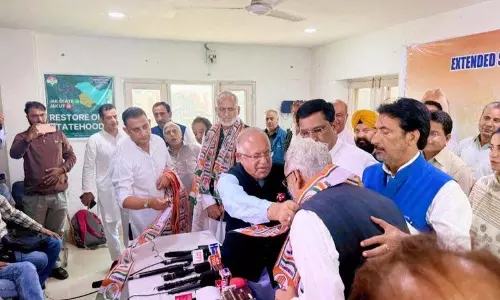Jammu: दो पूर्व मंत्री गुलाम नबी पार्टी छोड़कर कांग्रेस में शामिल