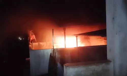 दुर्ग में घर फूंकने की कोशिश, बड़ी वारदात को अंजाम देने वाले थे बदमाश दुर्ग में घर फूंकने की कोशिश, बड़ी वारदात को अंजाम देने वाले थे बदमाश