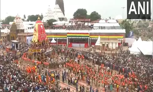 Puri: भगवान जगन्नाथ के रथ को देखने के लिए भक्तों की भारी भीड़ उमड़ रही