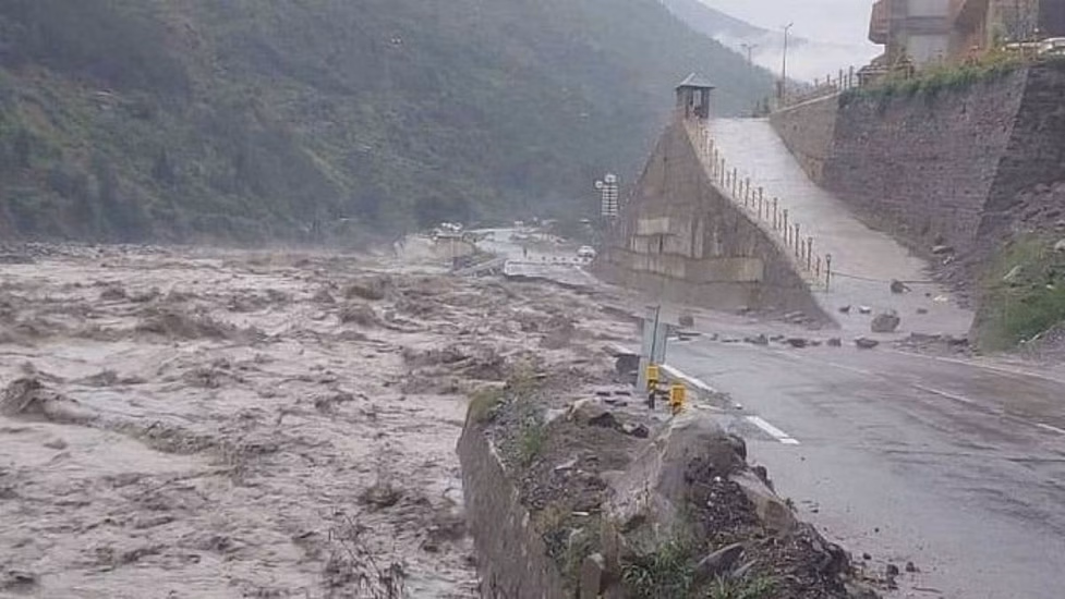 Himachal: सिरमौर-सोलन में बाढ़ अलर्ट, 4 जुलाई तक बारिश Himachal: सिरमौर-सोलन में बाढ़ अलर्ट, 4 जुलाई तक बारिश