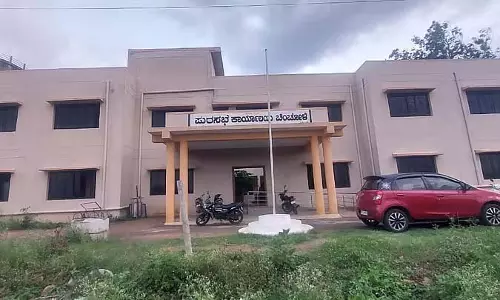 जुड़वां शहरों में कोई उचित पार्क नहीं हैं: सड़कों पर ही सैर करने का रास्ता है