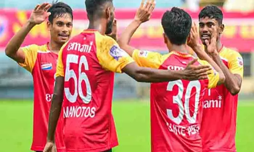 ईस्ट बंगाल एफसी ने CFL 2025 अभियान की शुरुआत करने के लिए मेज़र्स क्लब को 7-1 से हराया ईस्ट बंगाल एफसी ने CFL 2025 अभियान की शुरुआत करने के लिए मेज़र्स क्लब को 7-1 से हराया