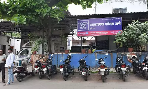 Pune : पार्किंग विवाद को लेकर धनकवाड़ी में तीन युवकों ने रिटायर्ड पुलिस अधिकारी पर हमला किया