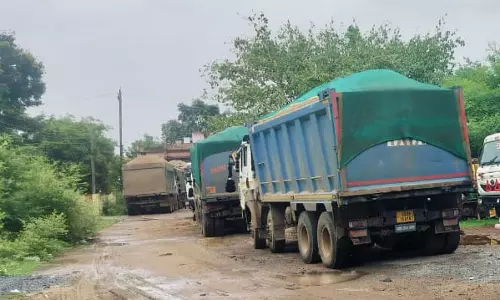 नवापारा और पारागांव में खनिज विभाग की कार्रवाई, चैन माउंटेन मशीन और ट्रक जब्त नवापारा और पारागांव में खनिज विभाग की कार्रवाई, चैन माउंटेन मशीन और ट्रक जब्त
