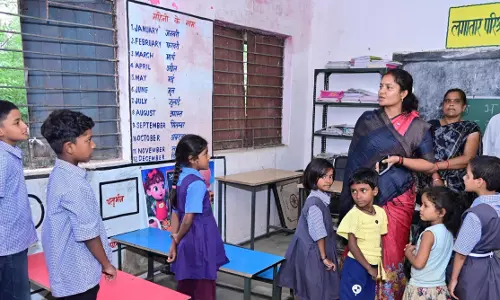 मंत्री लक्ष्मी राजवाड़े ने किया आंगनबाड़ी और प्राथमिक शाला का औचक निरीक्षण