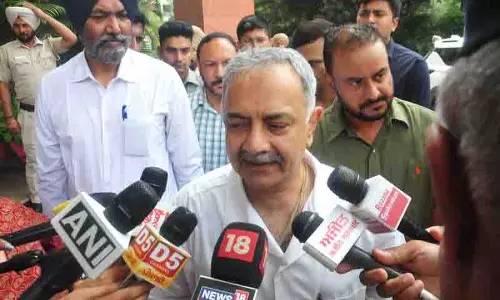 बिक्रम मजीठिया और ड्रग तस्करों के बीच सांठगांठ के स्पष्ट सबूत, पूर्व DGP सिद्धार्थ चट्टोपाध्याय बिक्रम मजीठिया और ड्रग तस्करों के बीच सांठगांठ के स्पष्ट सबूत, पूर्व DGP सिद्धार्थ चट्टोपाध्याय