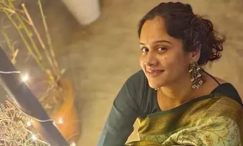 Hyderabad : तेलुगु एंकर श्वेता वोटारकर ने आत्महत्या कर ली