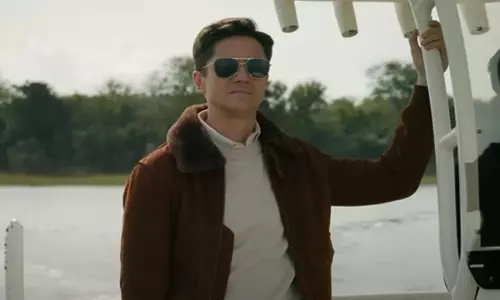 Topher Grace ने वाटरफ्रंट में खलनायक की भूमिका पर अपनी प्रतिक्रिया दी