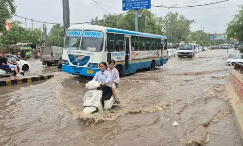 Sirsa में मानसून की दस्तक सड़कों पर पानी भरा, किसानों ने ली राहत की सांस Sirsa में मानसून की दस्तक सड़कों पर पानी भरा, किसानों ने ली राहत की सांस