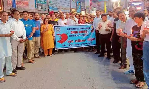 युवाओं को नशे से दूर रहने के लिए प्रोत्साहित करने हेतु Hoshiarpur में कैंडल मार्च निकाला गया