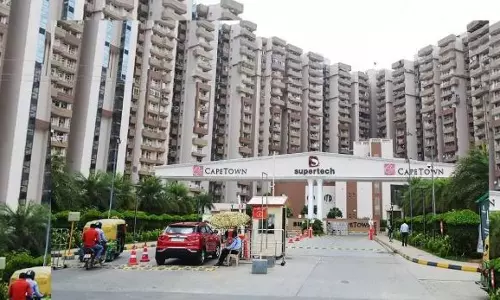Noida: सुपरटेक केपटाउन एओए के खिलाफ कार्रवाई, 35.80 लाख का फाइन