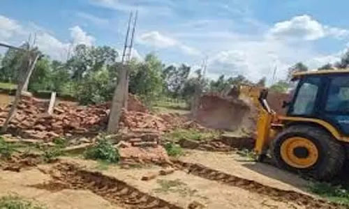 Bareilly : बीडीए का फिर चला बुलडोजर, भोजीपुरा में अवैध निर्माण ढहाया