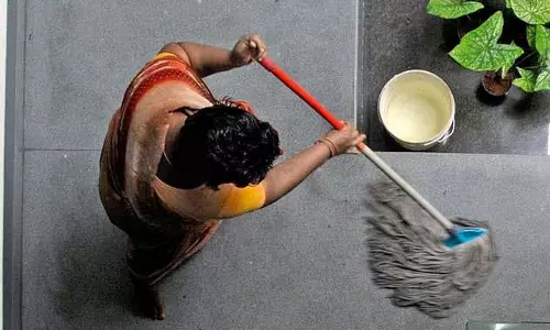 इंदौर में घरेलू सहायिका ने पहले ही दिन ₹7 लाख चुराए, बॉयफ्रेंड के लिए बुलेट बाइक खरीदी; तीन गिरफ्तार इंदौर में घरेलू सहायिका ने पहले ही दिन ₹7 लाख चुराए, बॉयफ्रेंड के लिए बुलेट बाइक खरीदी; तीन गिरफ्तार