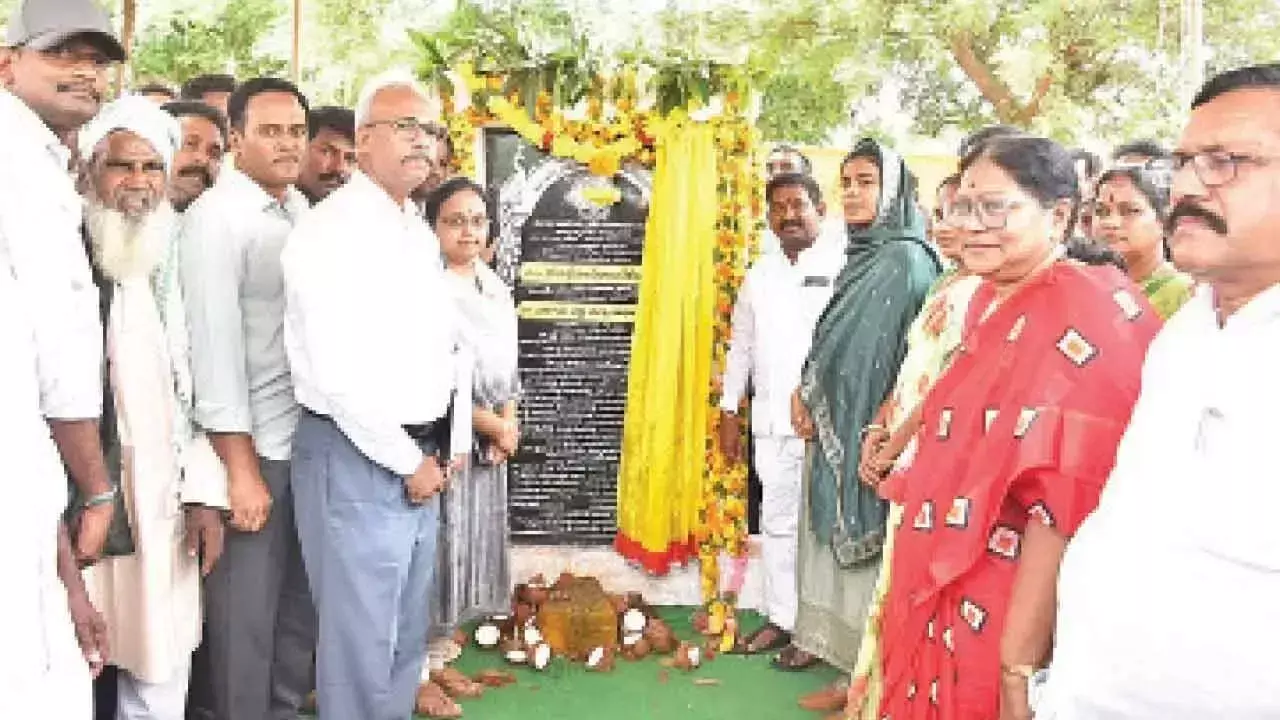 Andhra: मंत्री ने अन्ना कैंटीन की आधारशिला रखी