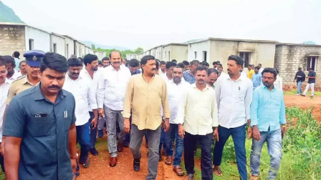 Andhra: मंत्री ने हर पात्र व्यक्ति को शीघ्र ही घर देने का वादा किया