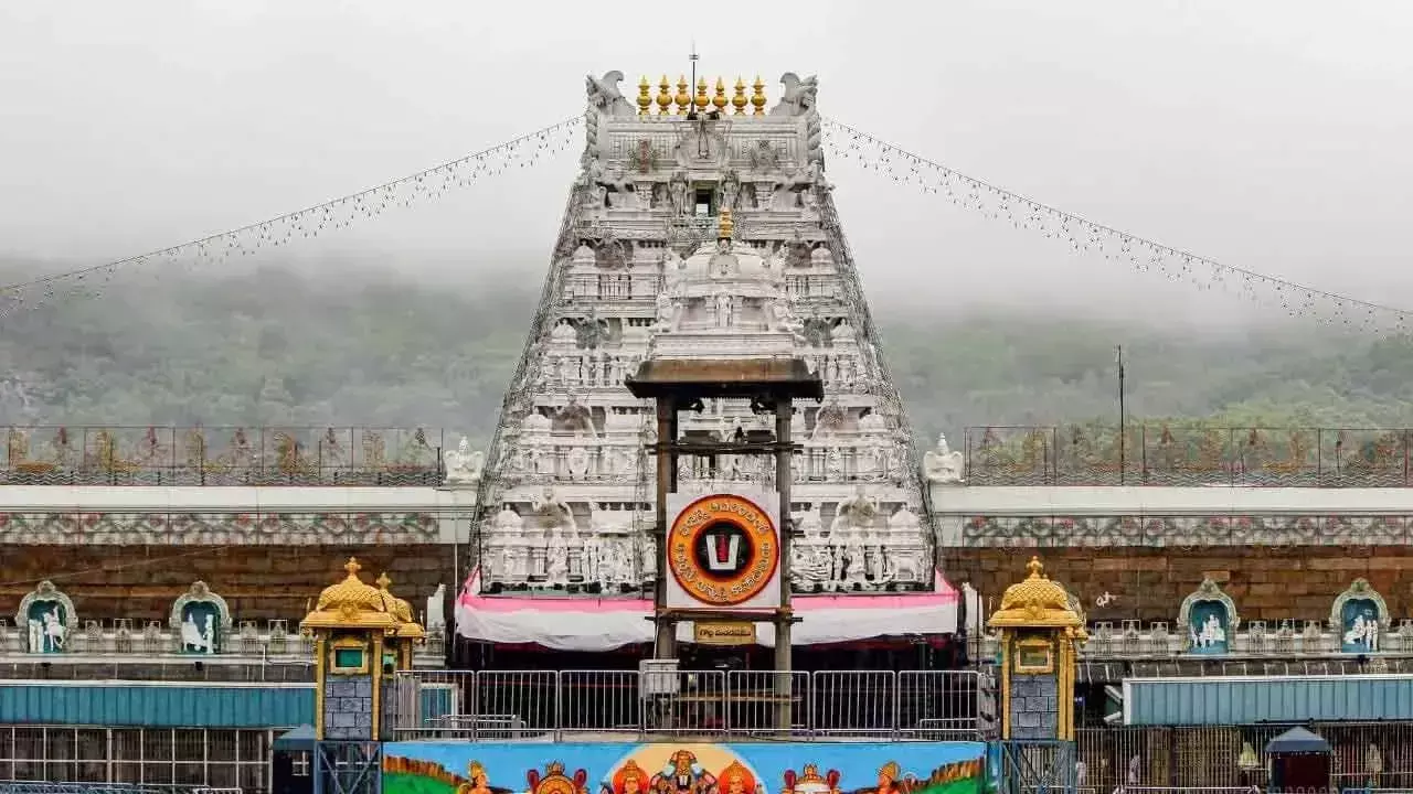 Andhra: तिरुमाला में श्रद्धालुओं की भीड़ बढ़ गई है