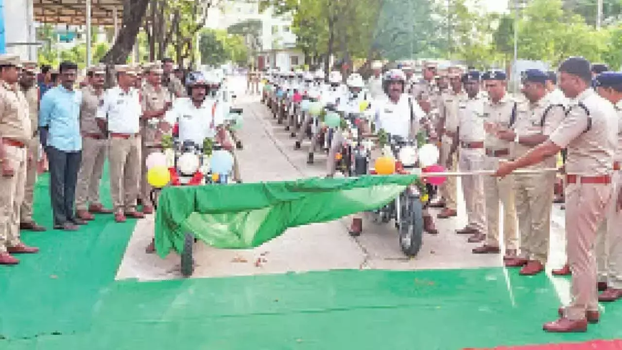 Andhra: तिरुपति पुलिस को 27 नई मोटरसाइकिलें मिलीं