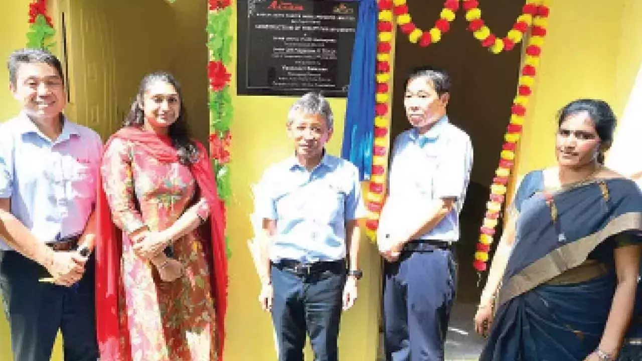 Andhra: ऐसन ऑटो ने हाई स्कूल, आंगनवाड़ी केंद्र को बुनियादी सुविधाएं प्रदान कीं