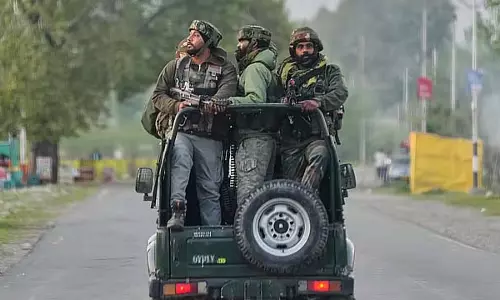 आतंकवाद निरोध: बेंगलुरु में गरुड़ फोर्स, गोरखा राइफल्स द्वारा मॉक ड्रिल आतंकवाद निरोध: बेंगलुरु में गरुड़ फोर्स, गोरखा राइफल्स द्वारा मॉक ड्रिल