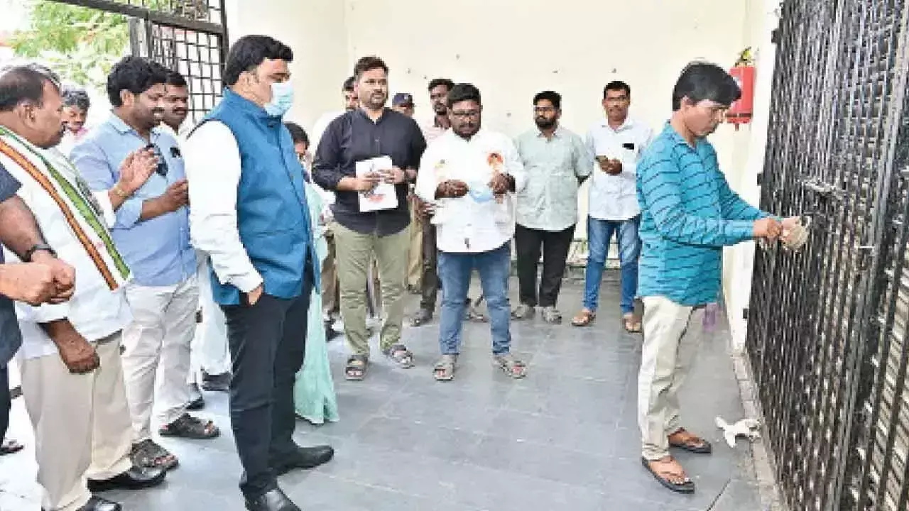 Andhra: ‘ईवीएम भंडारण सुविधा पर कड़ी निगरानी रखें’ Andhra: ‘ईवीएम भंडारण सुविधा पर कड़ी निगरानी रखें’
