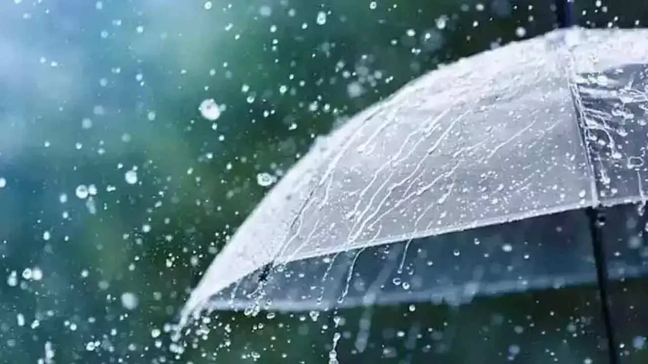 मौसम अपडेट: कम दबाव के चलते आंध्र प्रदेश और तेलंगाना में बारिश की संभावना मौसम अपडेट: कम दबाव के चलते आंध्र प्रदेश और तेलंगाना में बारिश की संभावना
