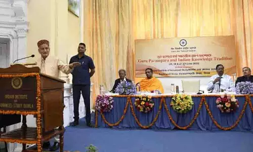 गुरु-शिष्य परंपरा को आधुनिक शिक्षा का मार्गदर्शन करना चाहिए: Himachal Ex-Governor