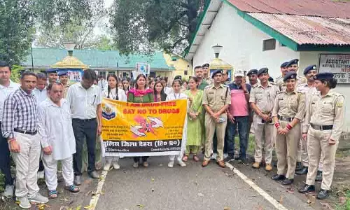 Himachal: देहरा पुलिस ने स्कूलों को गोद लिया, नशे के खिलाफ लड़ाई में मार्गदर्शक बने Himachal: देहरा पुलिस ने स्कूलों को गोद लिया, नशे के खिलाफ लड़ाई में मार्गदर्शक बने