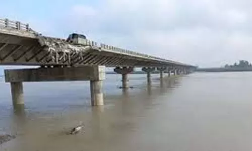 Bihar : सबसे बड़े पुल पर हादसा, कोसी नदी पर 40 फीट तक हुआ नुकसान Bihar : सबसे बड़े पुल पर हादसा, कोसी नदी पर 40 फीट तक हुआ नुकसान