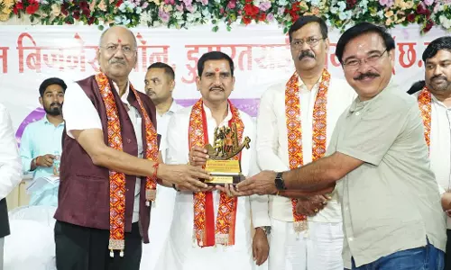 रायपुर में नव-निर्वाचित व्यापारिक पदाधिकारियों का भव्य सम्मान समारोह आयोजित रायपुर में नव-निर्वाचित व्यापारिक पदाधिकारियों का भव्य सम्मान समारोह आयोजित
