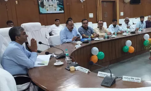 Farrukhabad: उर्वरक कंपनियों और थोक विक्रेताओं को डीएम की चेतावनी