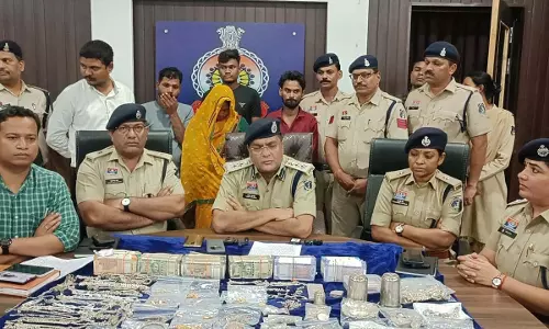 CG BREAKING: 50 लाख की चोरी का खुलासा, अंतराज्यीय चोर गिरोह गिरफ्तार CG BREAKING: 50 लाख की चोरी का खुलासा, अंतराज्यीय चोर गिरोह गिरफ्तार