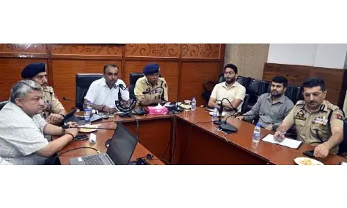 Jammu: मंडलायुक्त-पुलिस महानिरीक्षक ने नागरिक समाज से बातचीत की Jammu: मंडलायुक्त-पुलिस महानिरीक्षक ने नागरिक समाज से बातचीत की