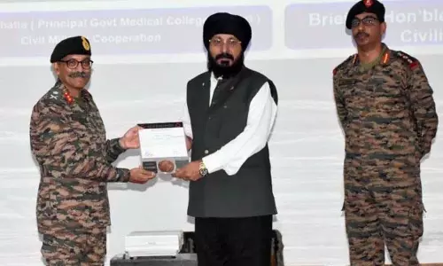 Jammu: ऑपरेशन सिंदूर के दौरान सेवाओं के लिए डॉ. भाटिया को सेना द्वारा सम्मानित किया
