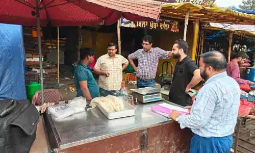 Ludhiana: स्वास्थ्य टीम ने डेयरियों, दुकानों, भोजनालयों से नमूने एकत्र किए