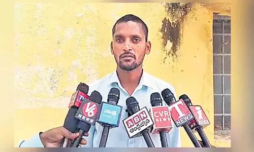 SI ने राक्षस की तरह किया किसान पर हमला! न्याय मांगने आए अन्नदाता पर की लाठियों की बरसात