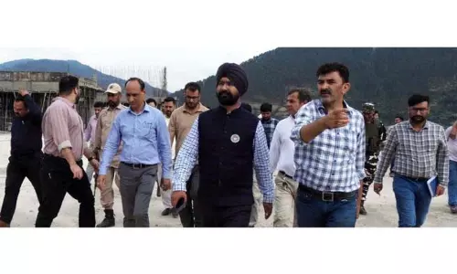 DC डोडा ने मल्टी स्टोरी कार पार्किंग परियोजना की प्रगति का निरीक्षण किया