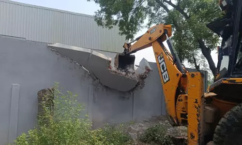 Rewari: अवैध निर्माण पर चला बुलडोजर, 5 एकड़ में कार्रवाई