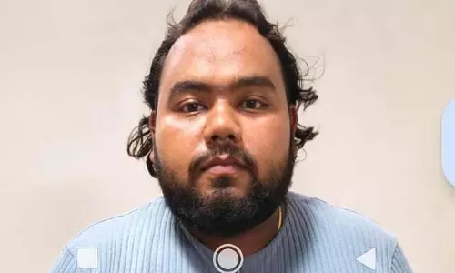 एक लाख के जाली नोटों के साथ गिरफ्तार तस्कर, गैंग के रैकेट का पर्दाफाश एक लाख के जाली नोटों के साथ गिरफ्तार तस्कर, गैंग के रैकेट का पर्दाफाश