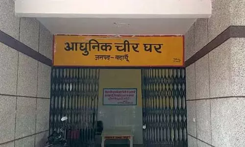 मोर्चरी में शव रखकर भूला स्वास्थ्य विभाग, पांच दिन बाद कीड़े पड़े