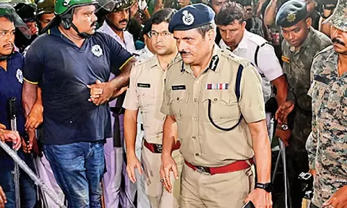 कैंपस गैंगरेप को लेकर सोशल मीडिया पर राजनीति शुरू कैंपस गैंगरेप को लेकर सोशल मीडिया पर राजनीति शुरू