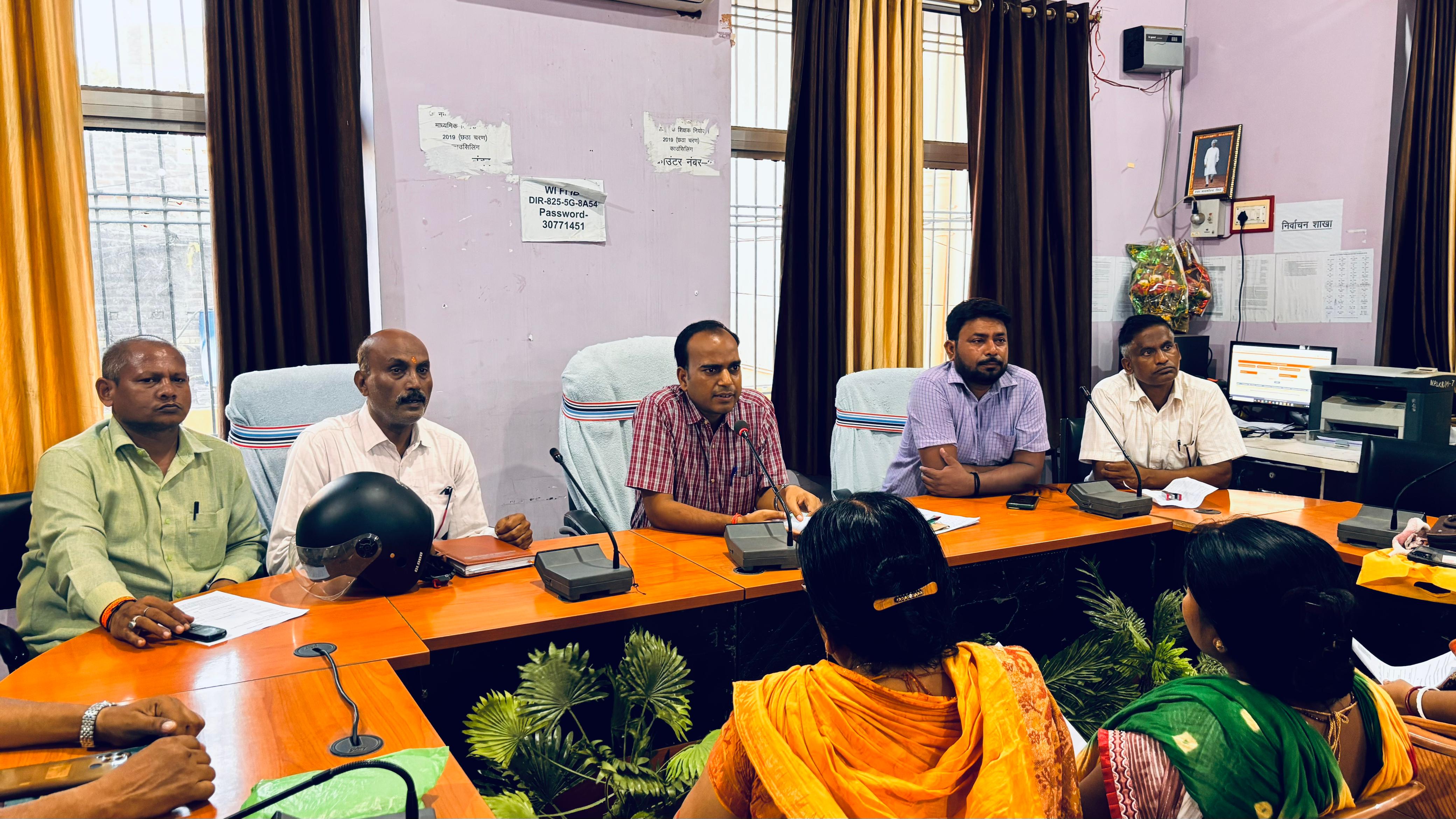 एक्सक्यूटिव ऑफिसर ने की विशेष गहन पुनरीक्षण कार्यक्रम - 2025 की सफलता को लेकर BLO के साथ बैठक