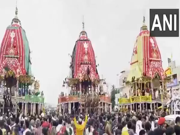 Puri: जगन्नाथ रथ यात्रा के तीसरे दिन दुनियाभर से श्रद्धालु शामिल हुए Puri: जगन्नाथ रथ यात्रा के तीसरे दिन दुनियाभर से श्रद्धालु शामिल हुए