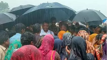 खेओनी अभ्यारण्य में 51 आदिवासी घरों को ढहाए जाने से CM नाराज, मंत्री को मौके पर जाने का आदेश खेओनी अभ्यारण्य में 51 आदिवासी घरों को ढहाए जाने से CM नाराज, मंत्री को मौके पर जाने का आदेश